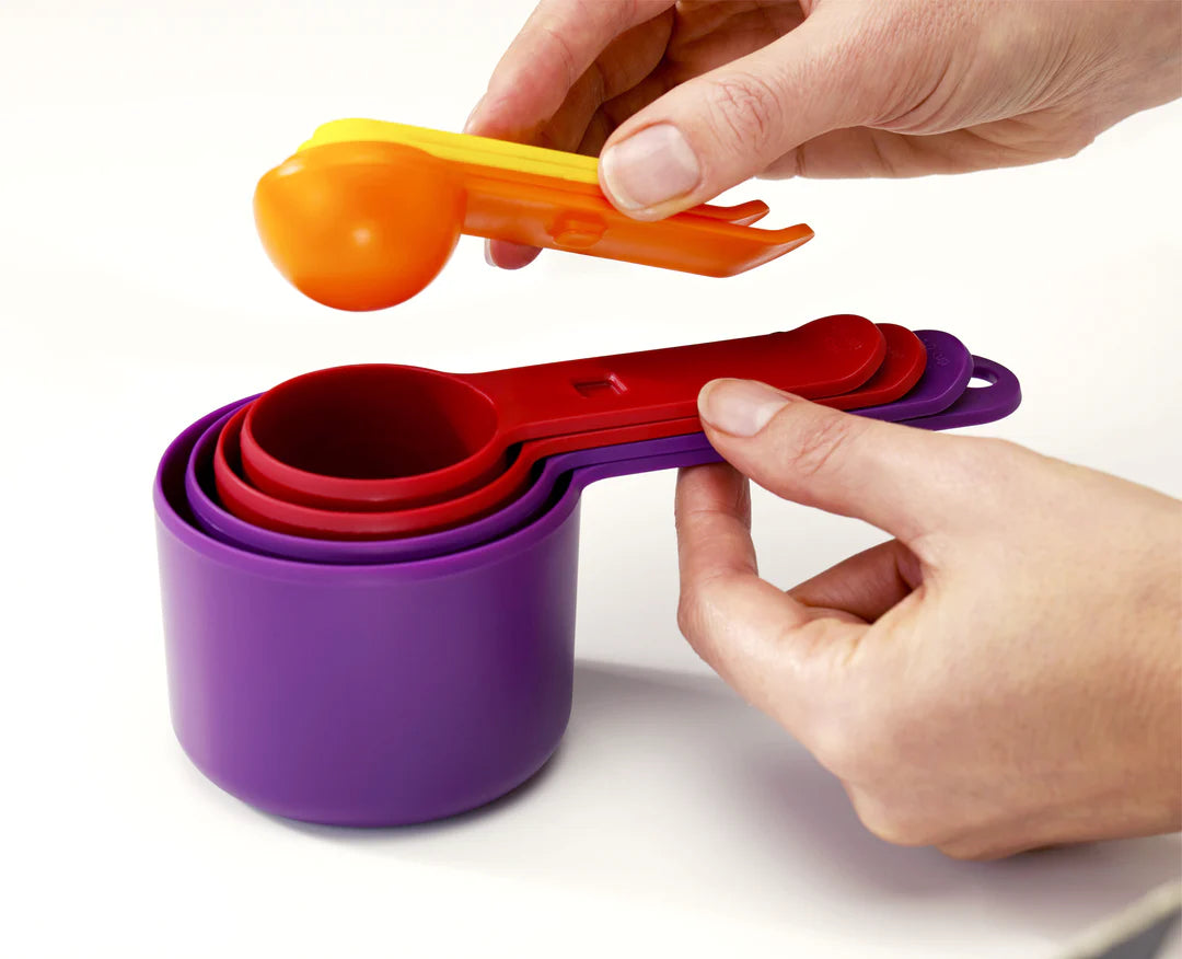 The measuring cup set includes 8 different sizes of measuring cups