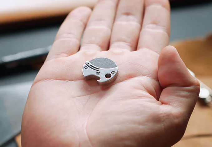 Mini multi-functional blade - detachable for shipping