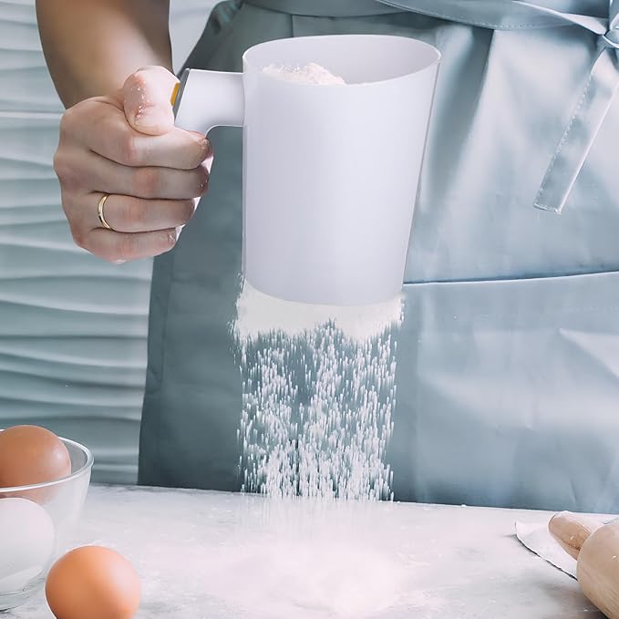 Handheld electric flour sifter, automatically powered by battery