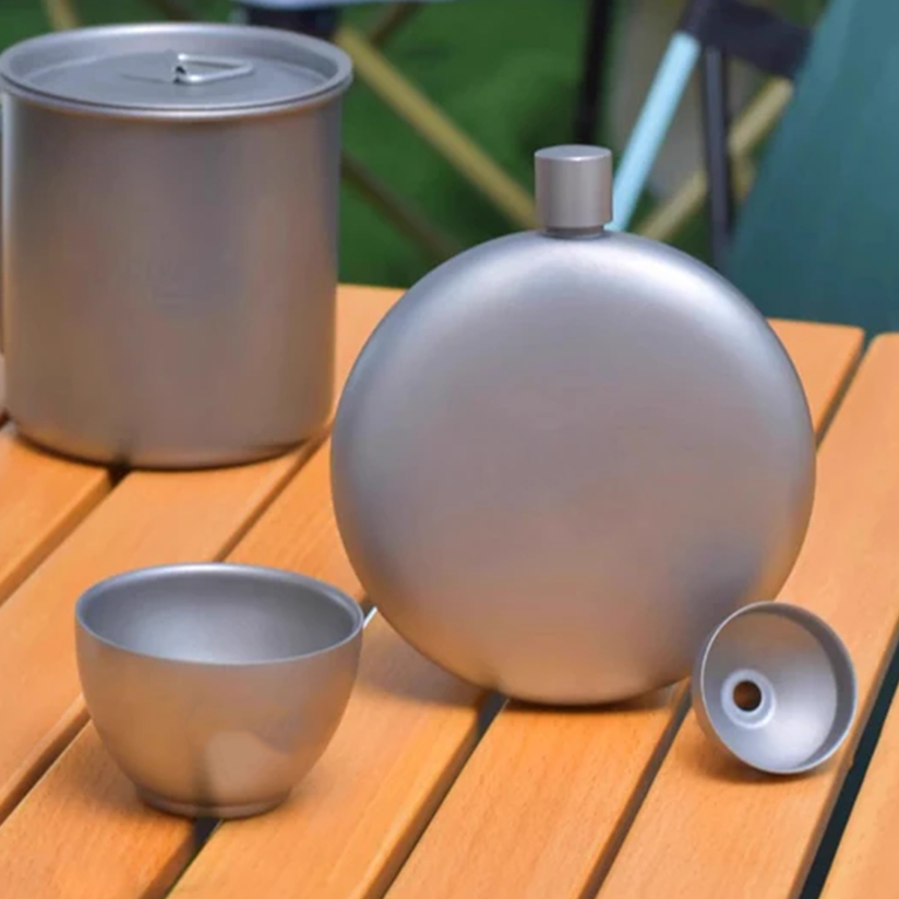 Pure Titanium Mini Flask: A stylish carrying bottle for whiskey and spirits