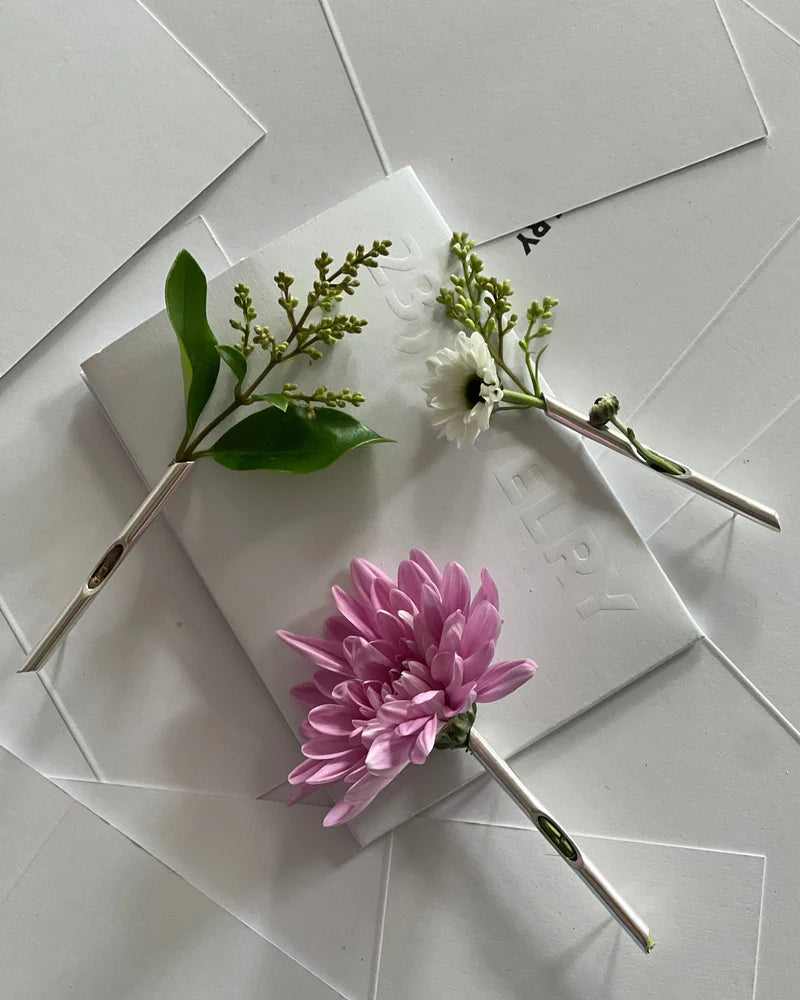 The Ephemeral Brooch — A Wearable Meditation on Impermanence with Real Flowers